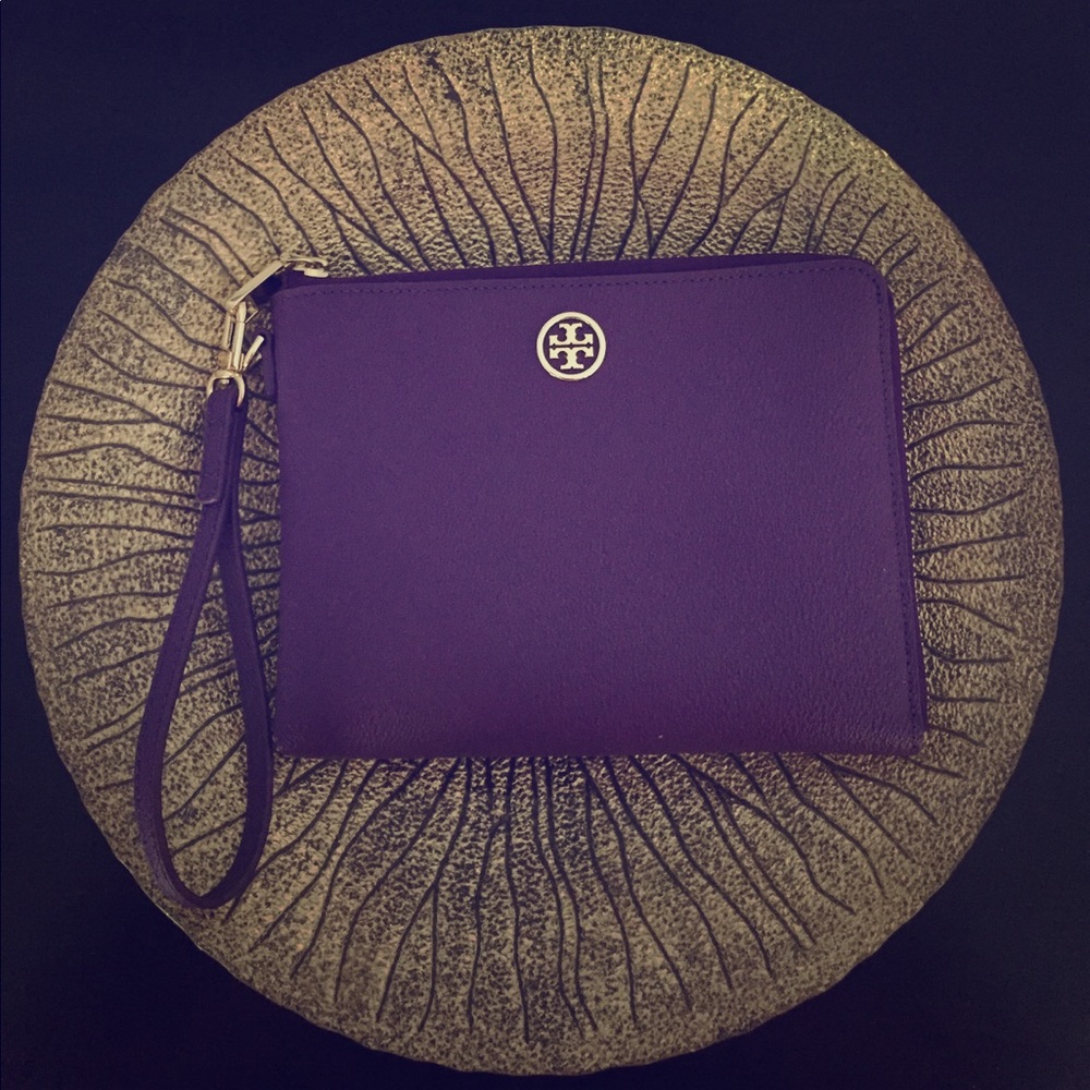 AUTHENTIC Tory Burch summer purple wristlet 5x8x1"