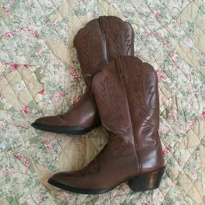 Ladies Heritage Round Toe Size 8