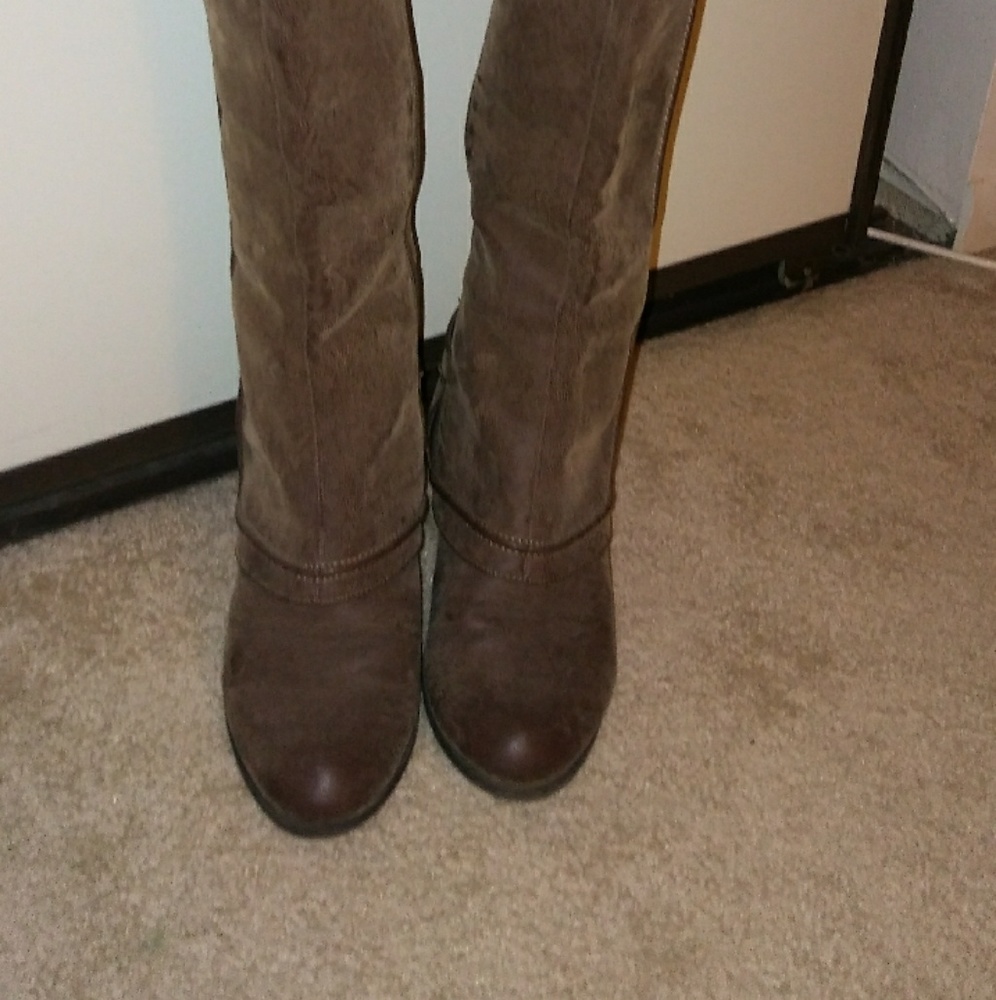 Fergie suede boots