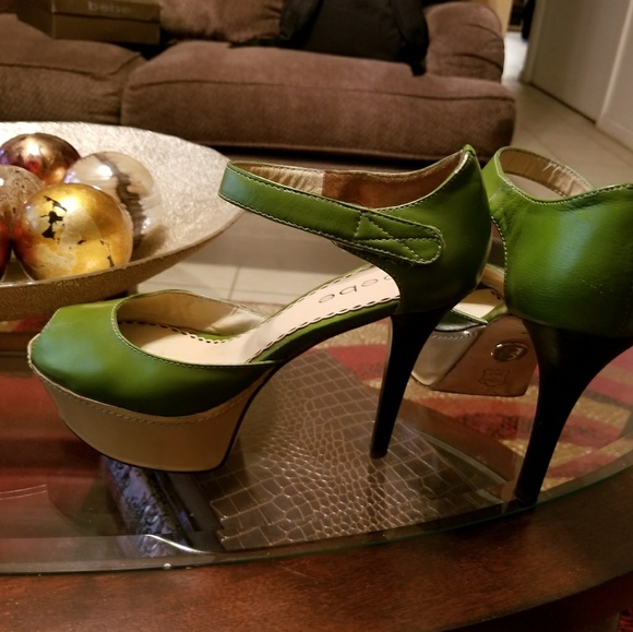 Bebe size 7 Green & Tan Sexy Platform Heels - Picture 2 of 8