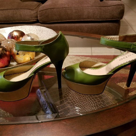 Bebe size 7 Green & Tan Sexy Platform Heels - Picture 8 of 8