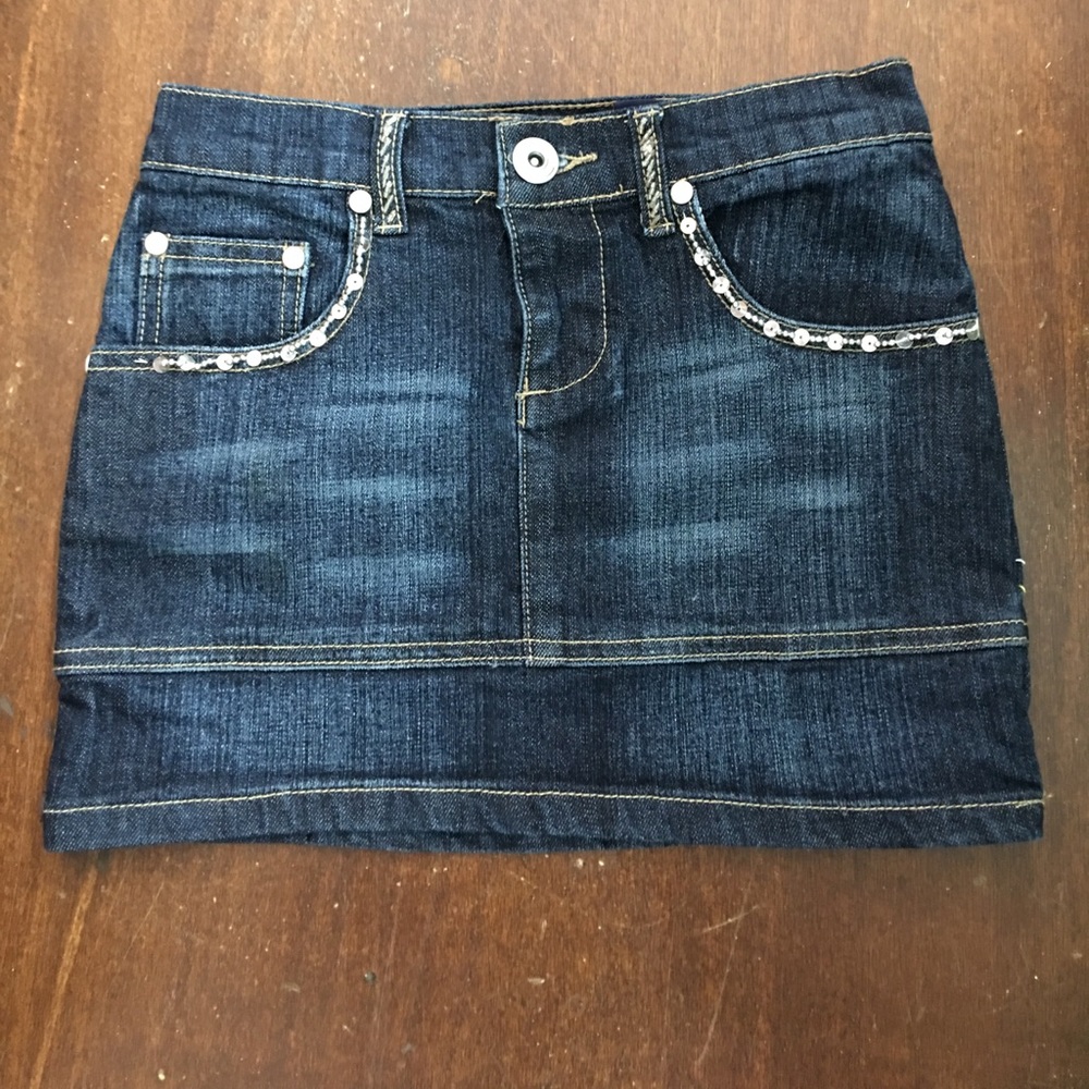 Girl's denim skirt.