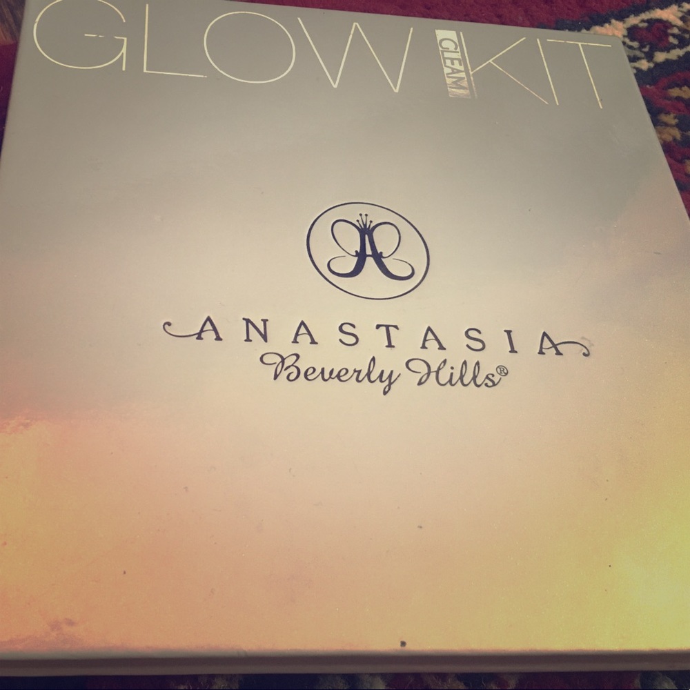 Anastasia Beverly Hilla Gleam Glow Kit