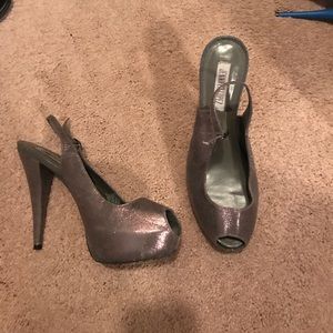 Like new dark silver peep toe heels!