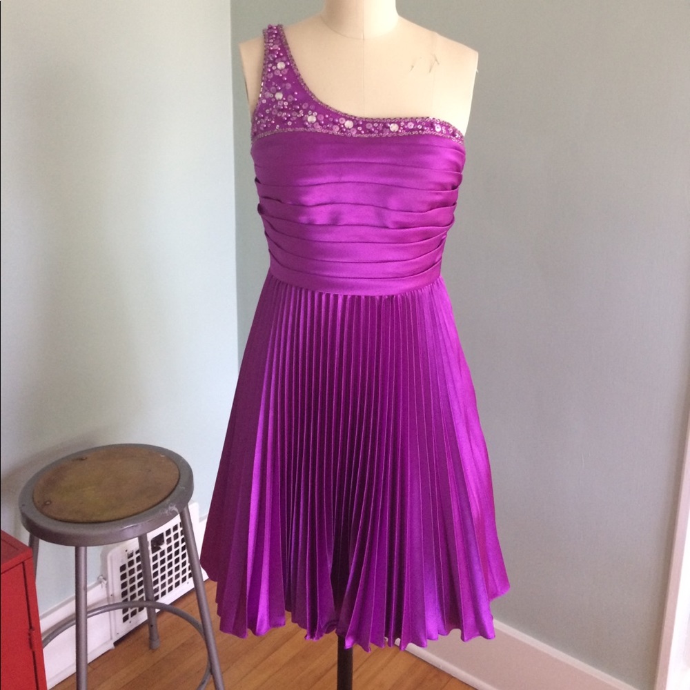 Incredible Adrianna Papell cocktail dress! 😍