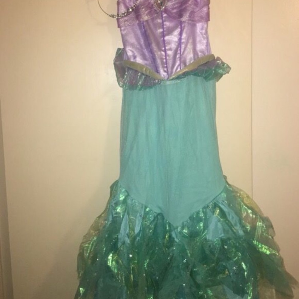 Mermaid dress up