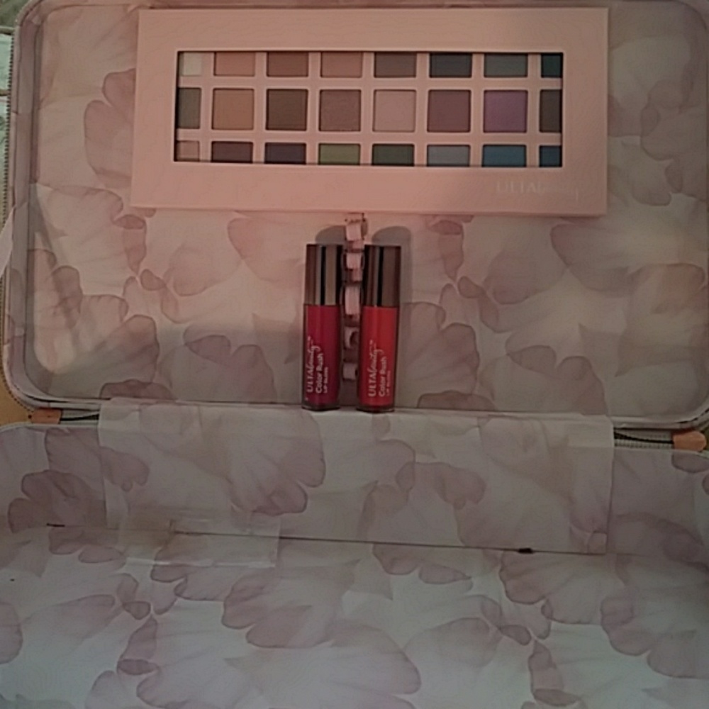 Eyeshadow and 2 lip gloss