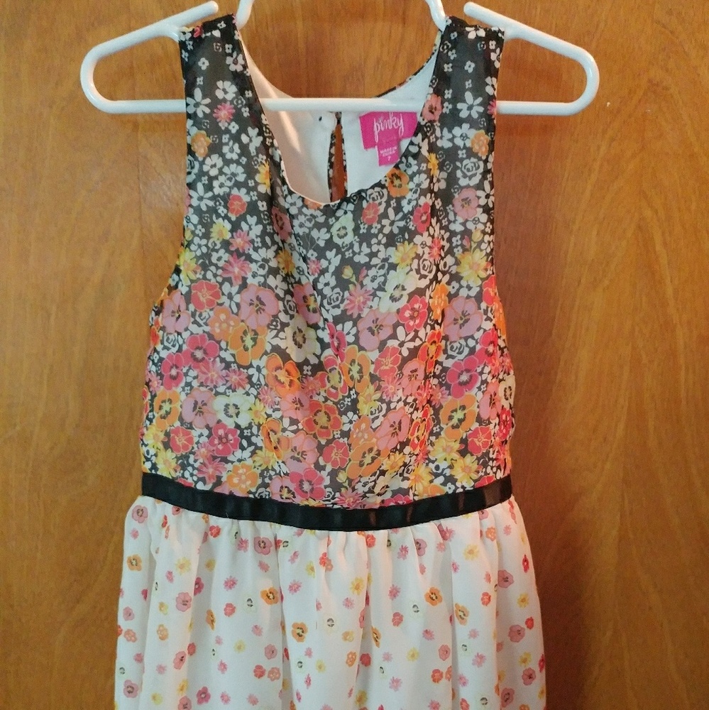 Beautiful girls size 7 floral dress