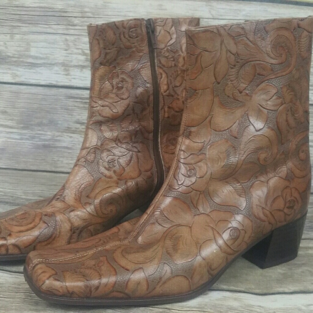 AUGUST MAX Floral Embossed Leather Boots ITALY 6.5