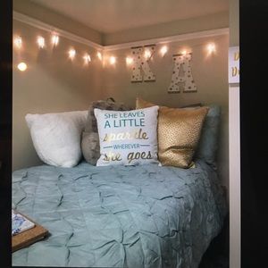 Twin Comforter Set(Willing to negotiate)