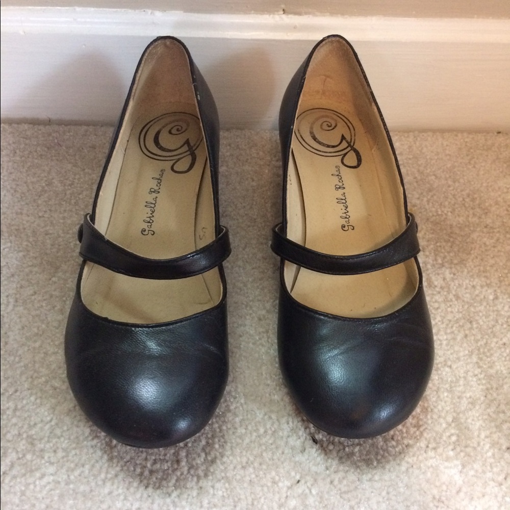 Black Retro-style Kitten Heels