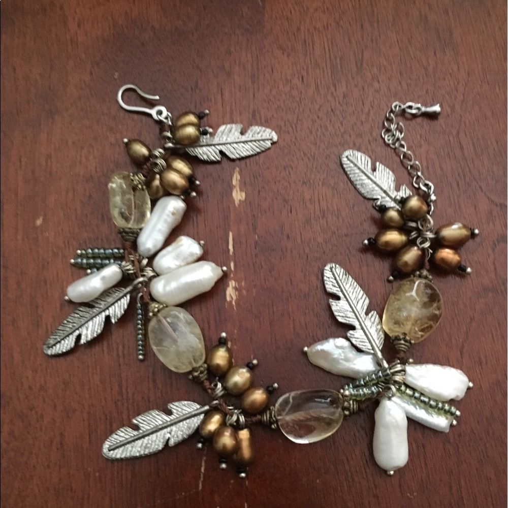 Feather and freshwater pearl bracelet