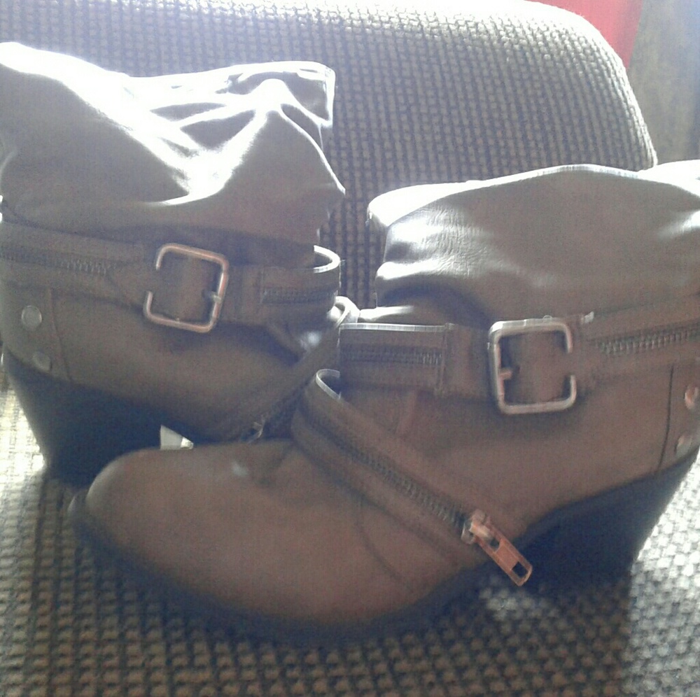 Heel booties.