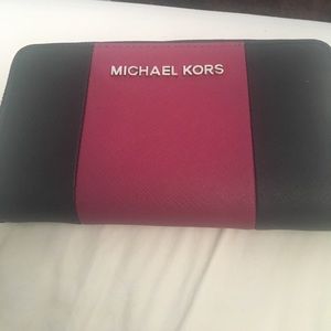 Mk wristlet authentic