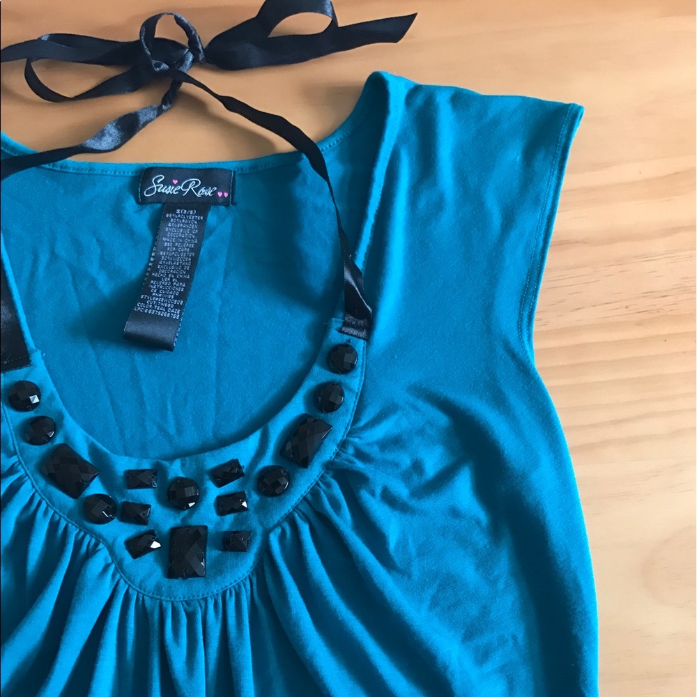 NWOT🎀 Tunic shirt with built in ribbon 🎀 choker