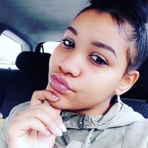 Meet your Posher, Cassandra