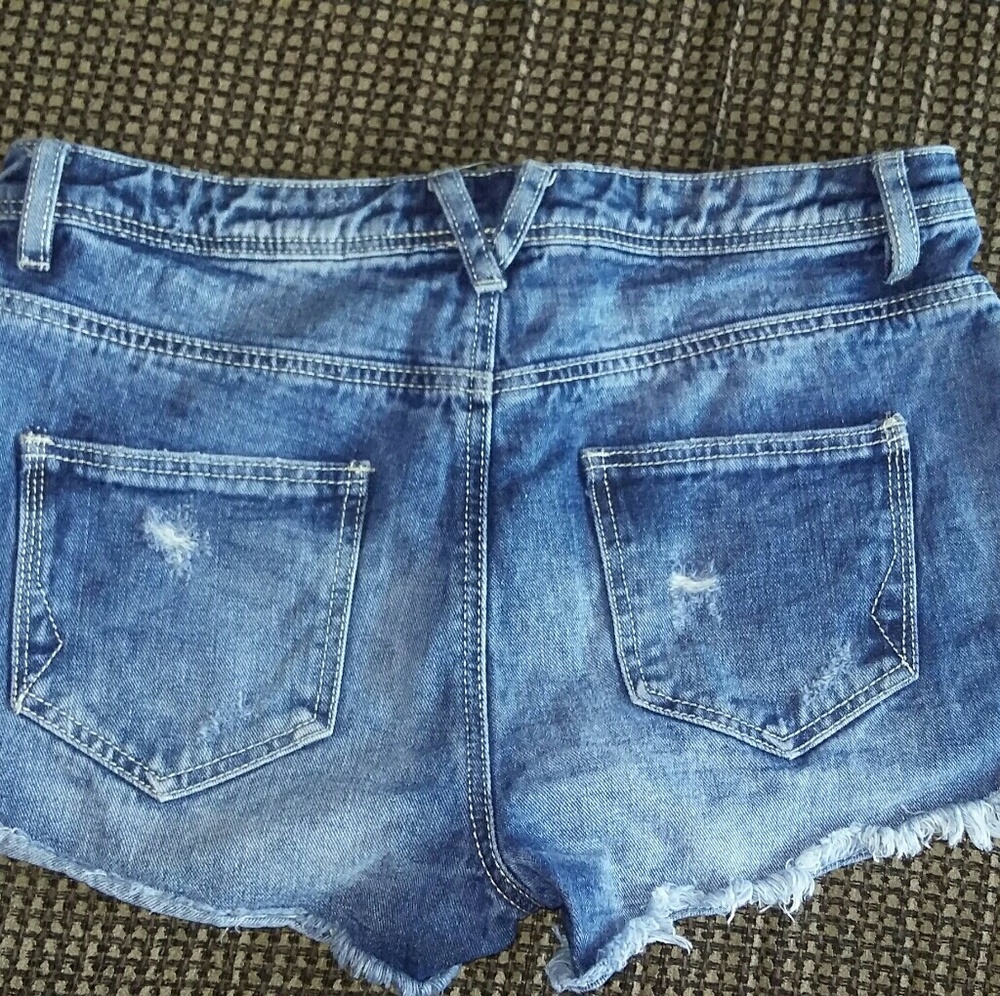 Shorts - Picture 2 of 3
