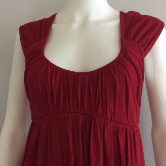 Deep Red Sleeveless Dress - Picture 2 of 3