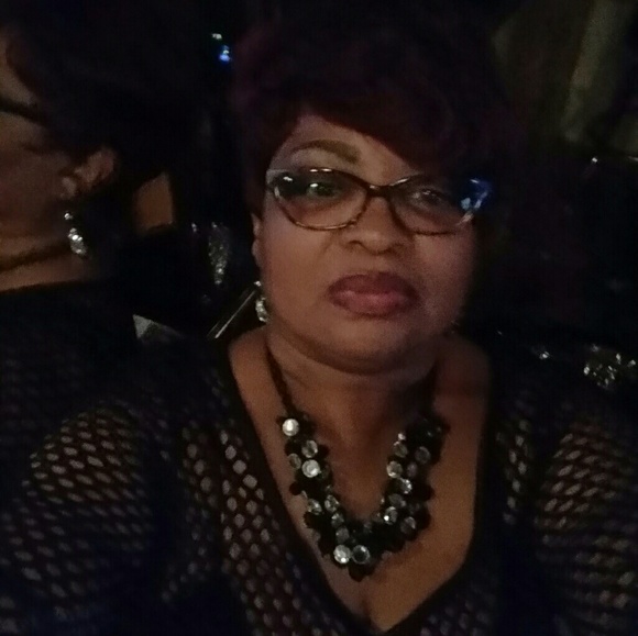 Meet your Posher, Debbie - Picture 1 of 1