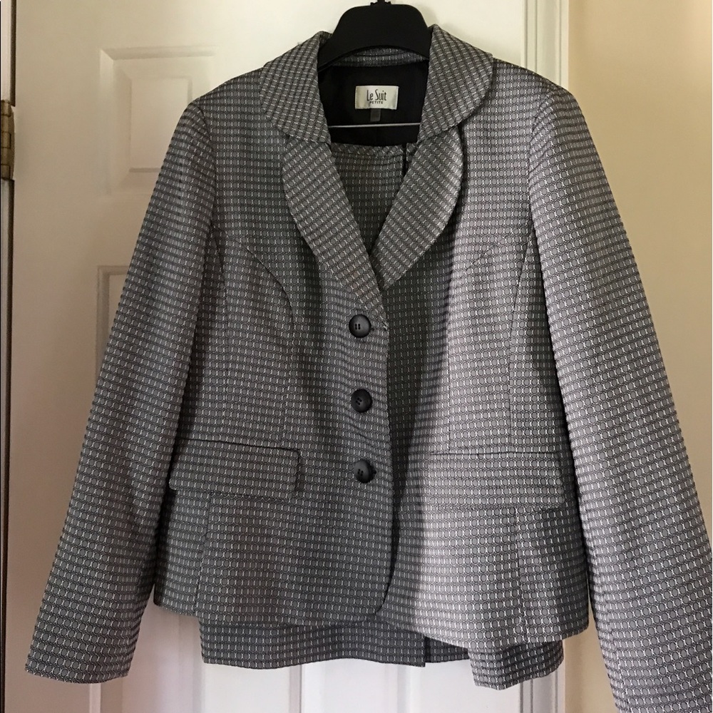 Le Suit Women's Suit