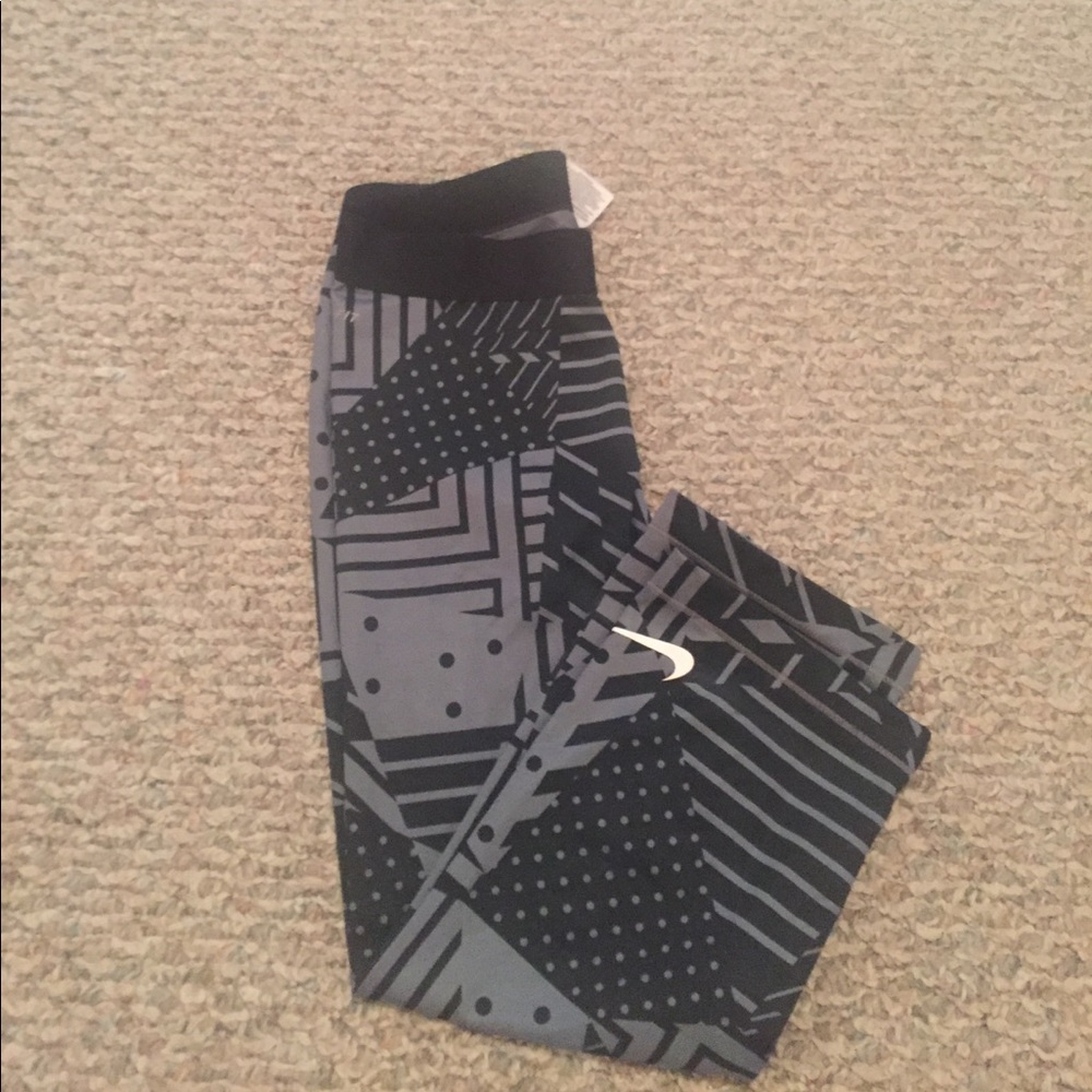 💥💥Nike pro Capri exercise pants