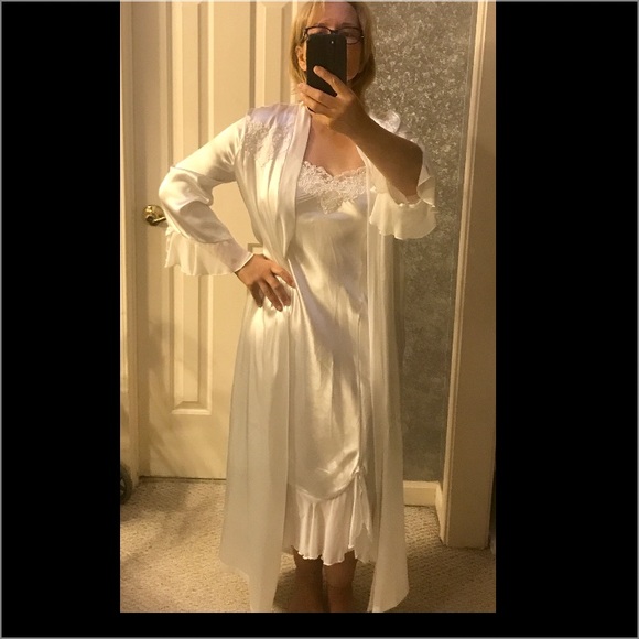 VINTAGE 💜LINEA DONATELLA💜Peignoir Pearl/Lace Set - Picture 7 of 9