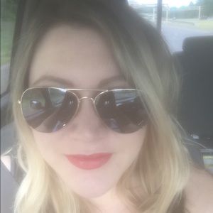 Meet your Posher, Carrie