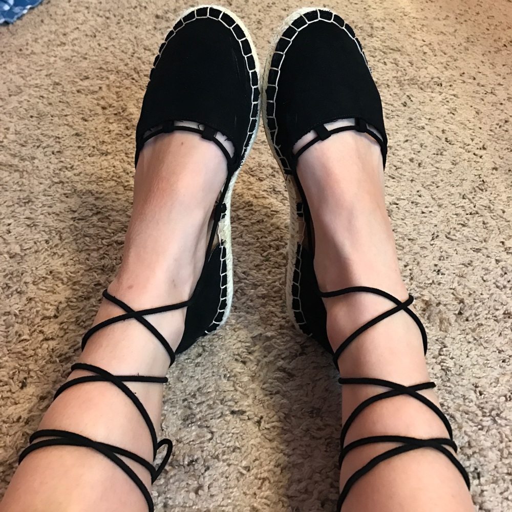 Black lace up flats!