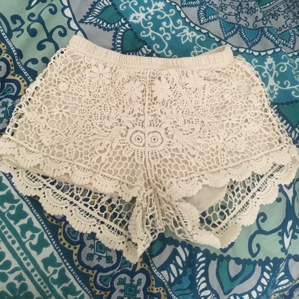 LA hearts cream crochet shorts