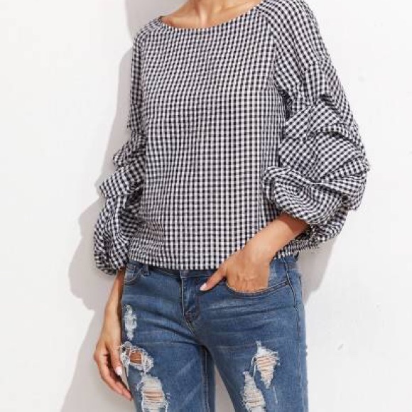 Tops - Ruffled sleeved blouse