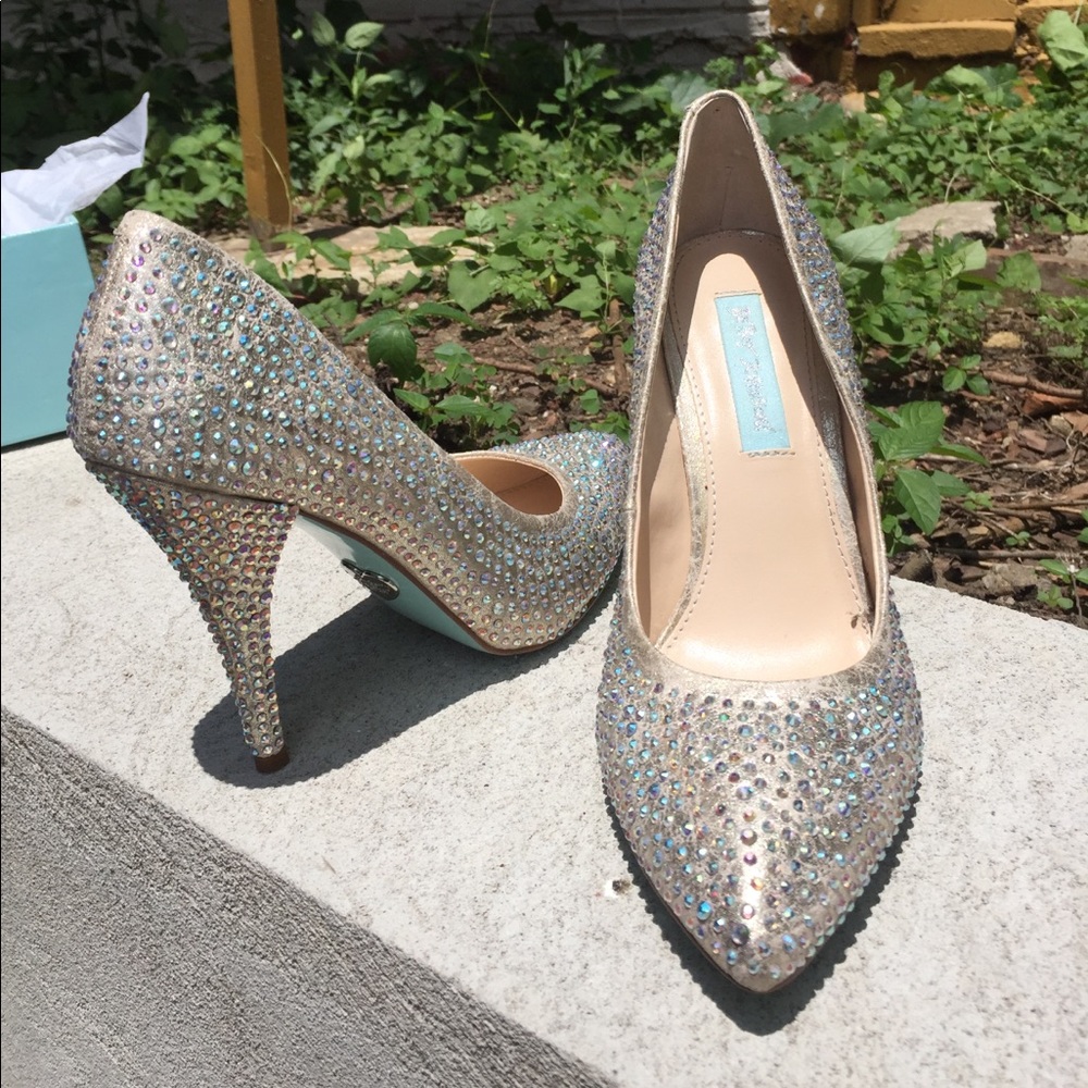Shoes - Picture 2 of 4