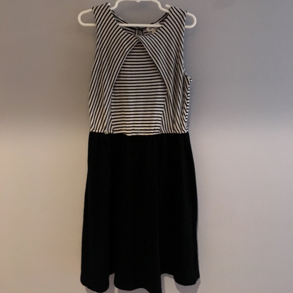 Girls black and white dress.