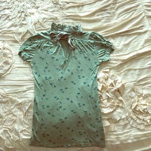 Green shirt with satin collar and bird print 🐦