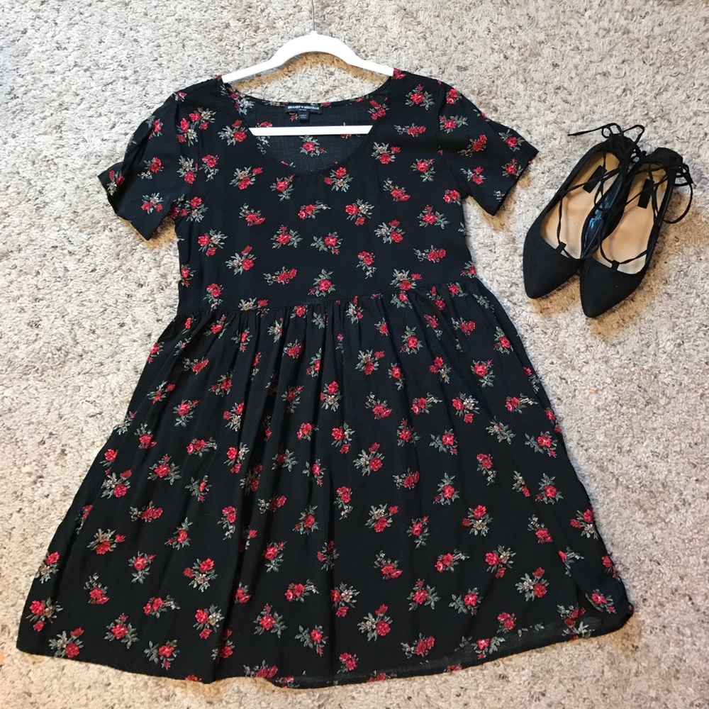 Rose Shift Dress 🌹