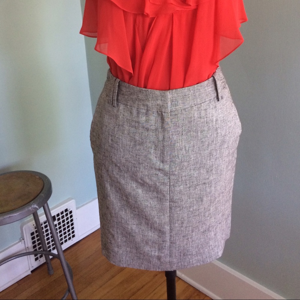 Loft linen blend pencil skirt! 💃