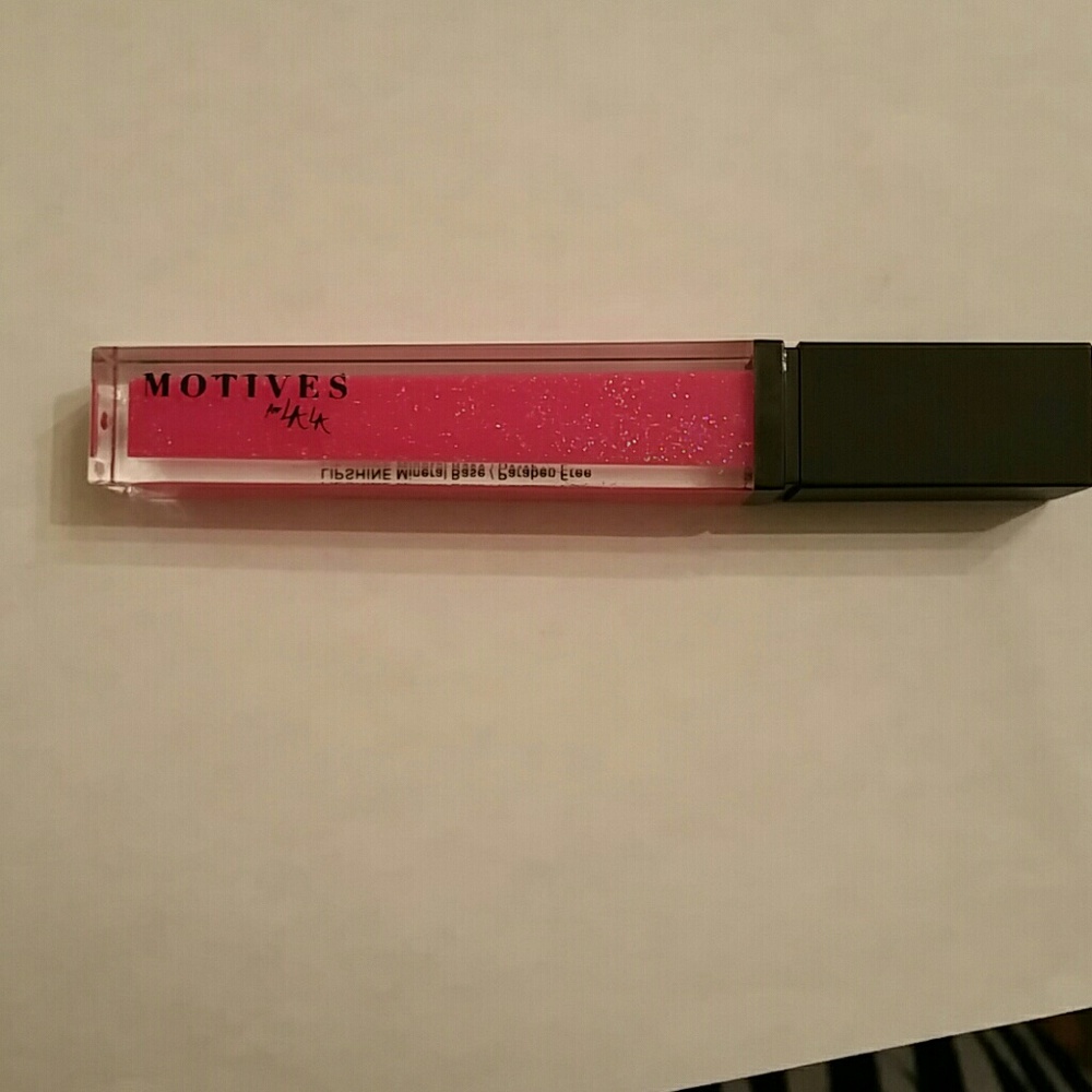 Motives for LA LA Mineral Shine...Soho Pink