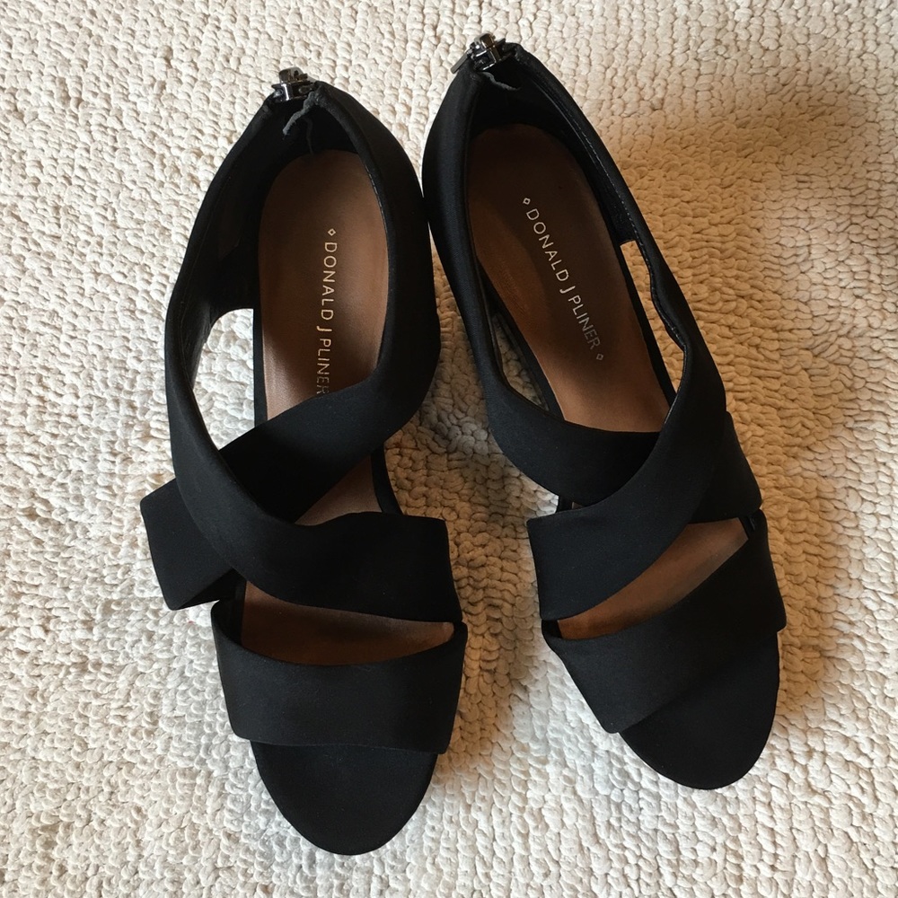 8 Donald J Pliner Black Strappy Wedges - Picture 7 of 8