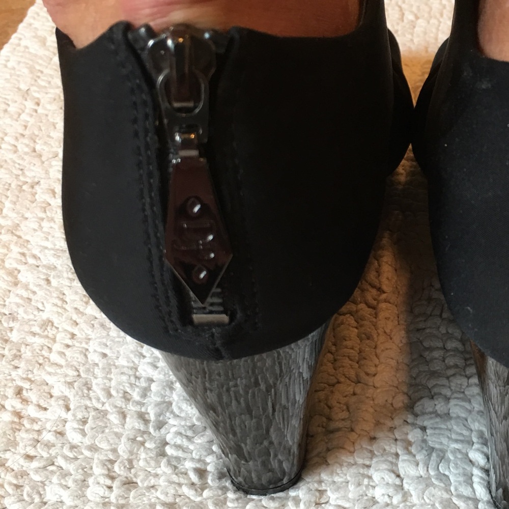 8 Donald J Pliner Black Strappy Wedges - Picture 5 of 8