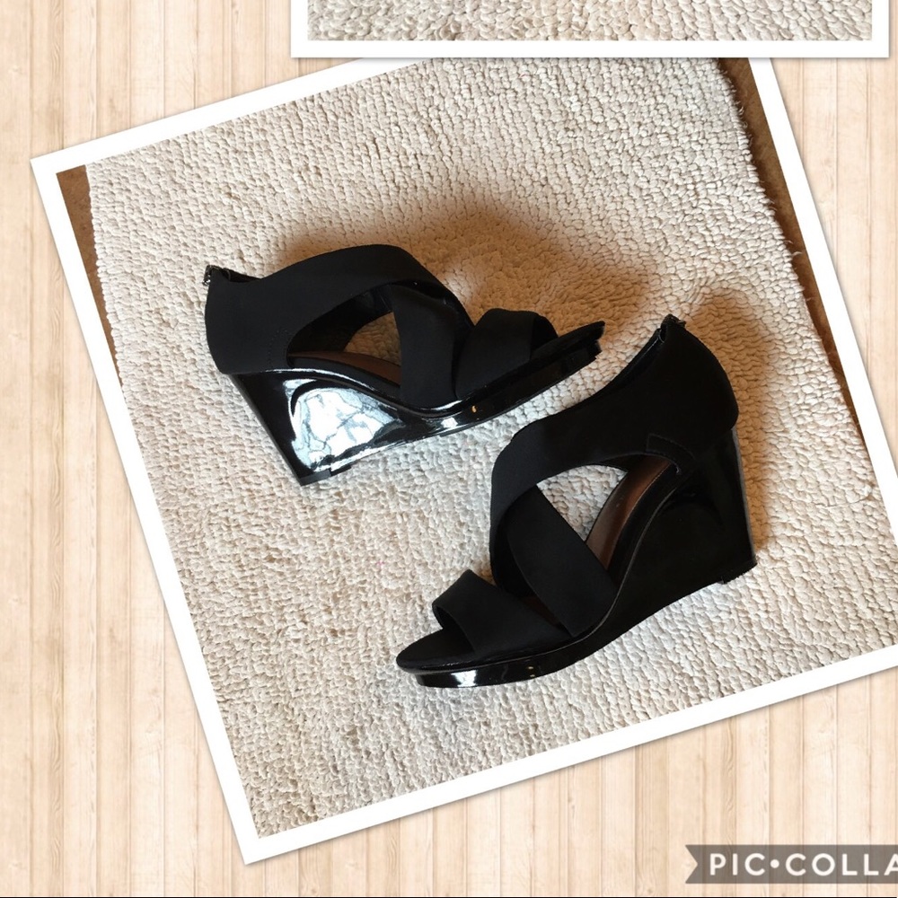 8 Donald J Pliner Black Strappy Wedges - Picture 2 of 8