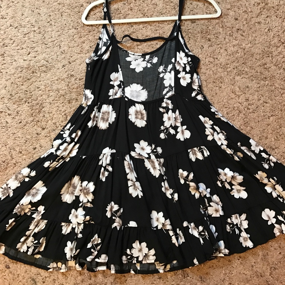 Dress - Picture 2 of 4