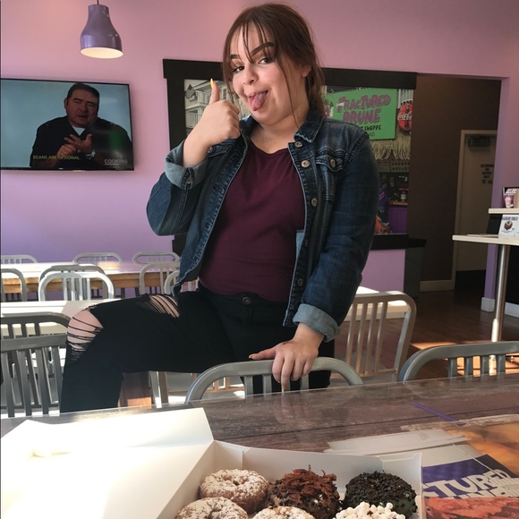 Meet your Posher, Mariana - Picture 1 of 1