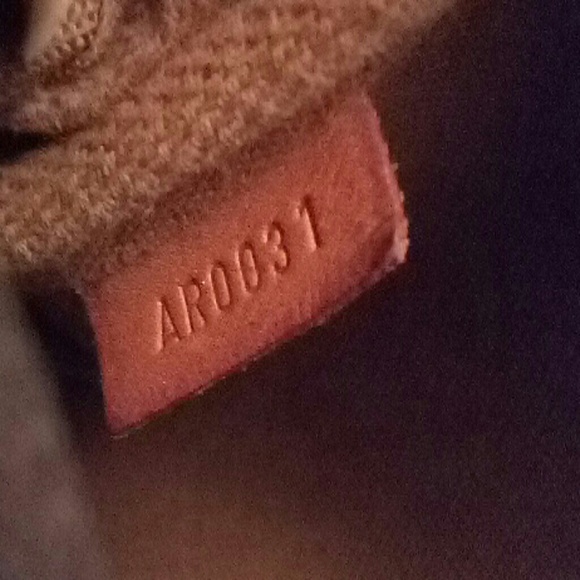 SOLD Authentic Louis Vuitton Purse - Picture 3 of 7