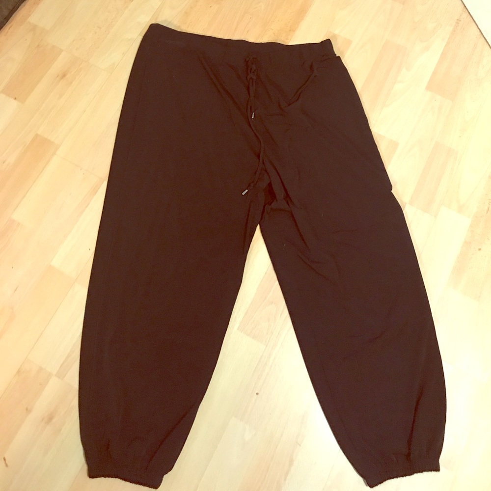 Black Alfani cinched ankle pant