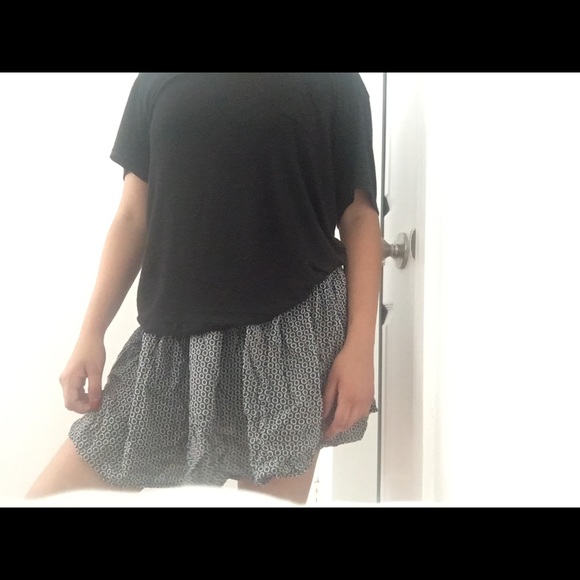 Brandy Melville black and white skirt - Picture 2 of 3