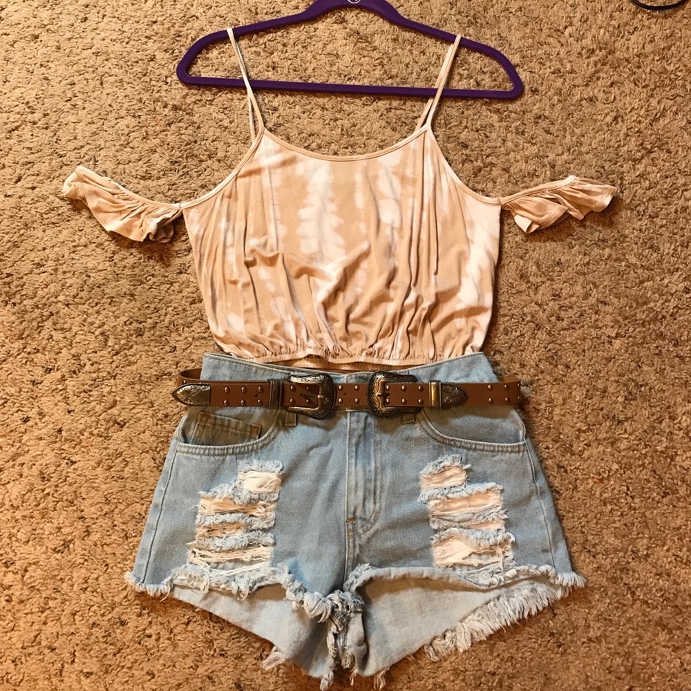 Tan and white tie dye top.