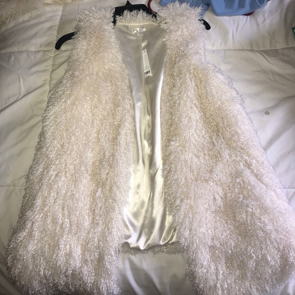 Ruffled vest never worn