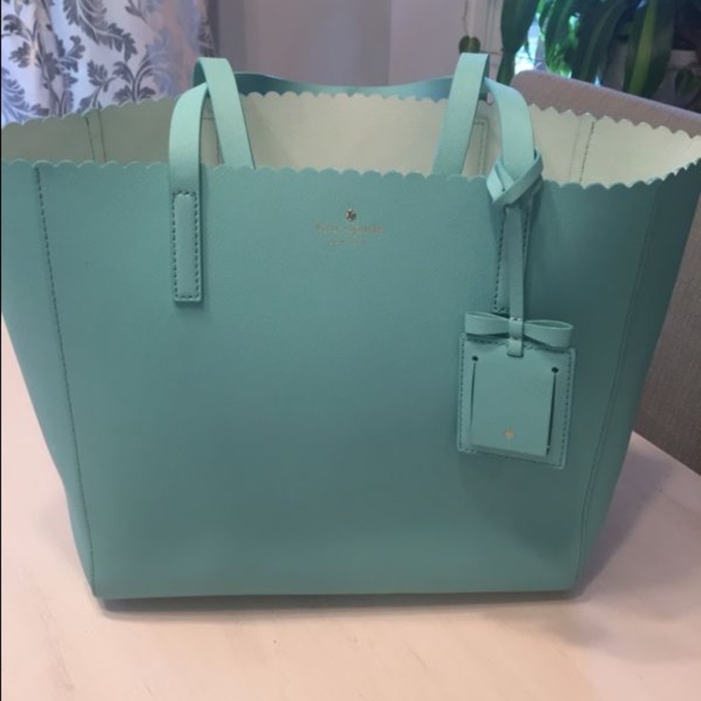 Authentic Kate Spade Scalloped tote