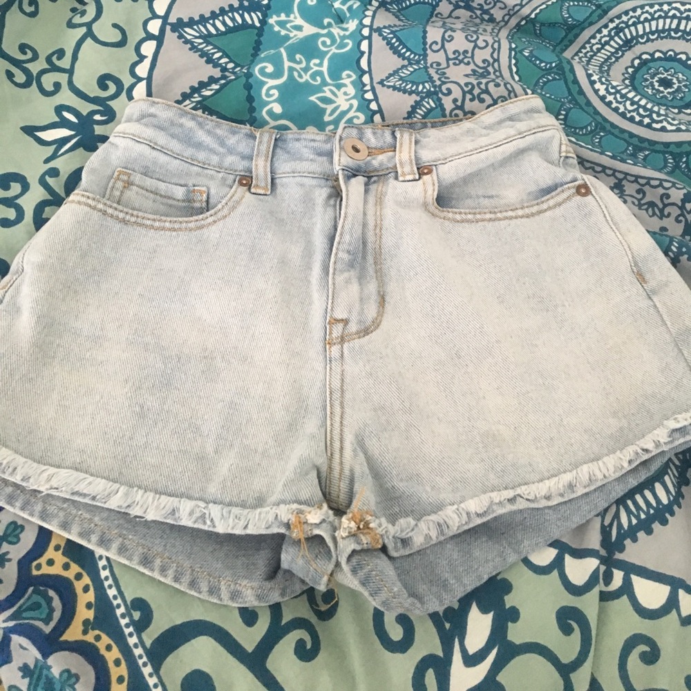 Bull head light wash mom shorts