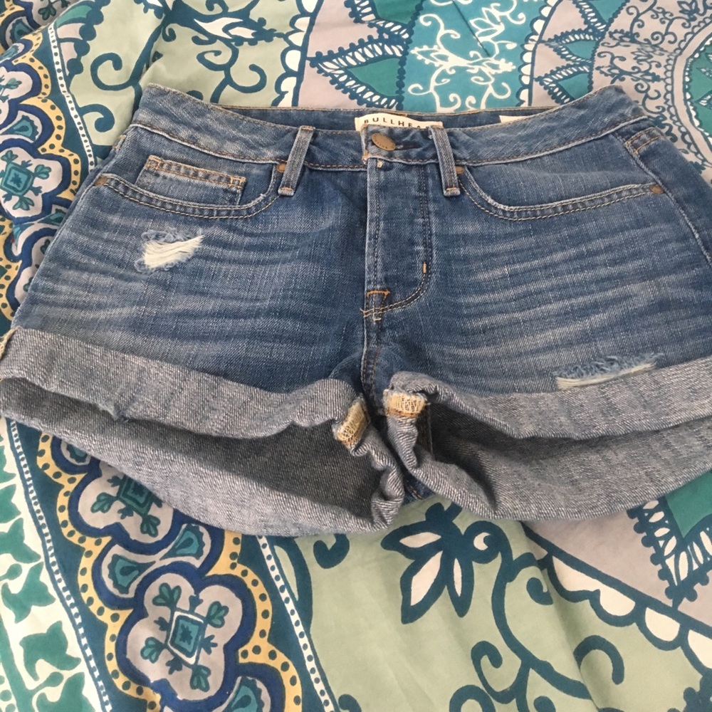 Bull head medium wash girlfriend jean shorts