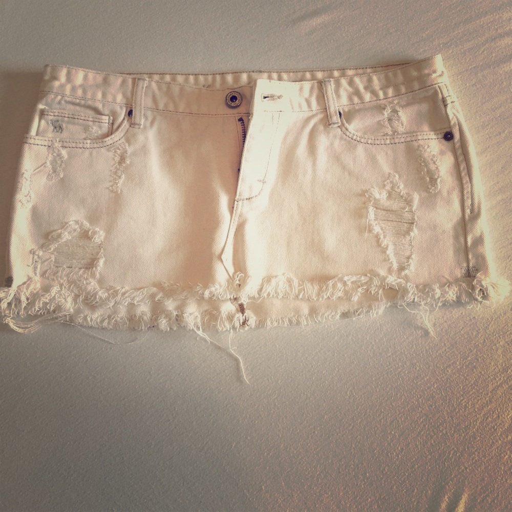Abercrombie & Fitch size 2 white mini skirt